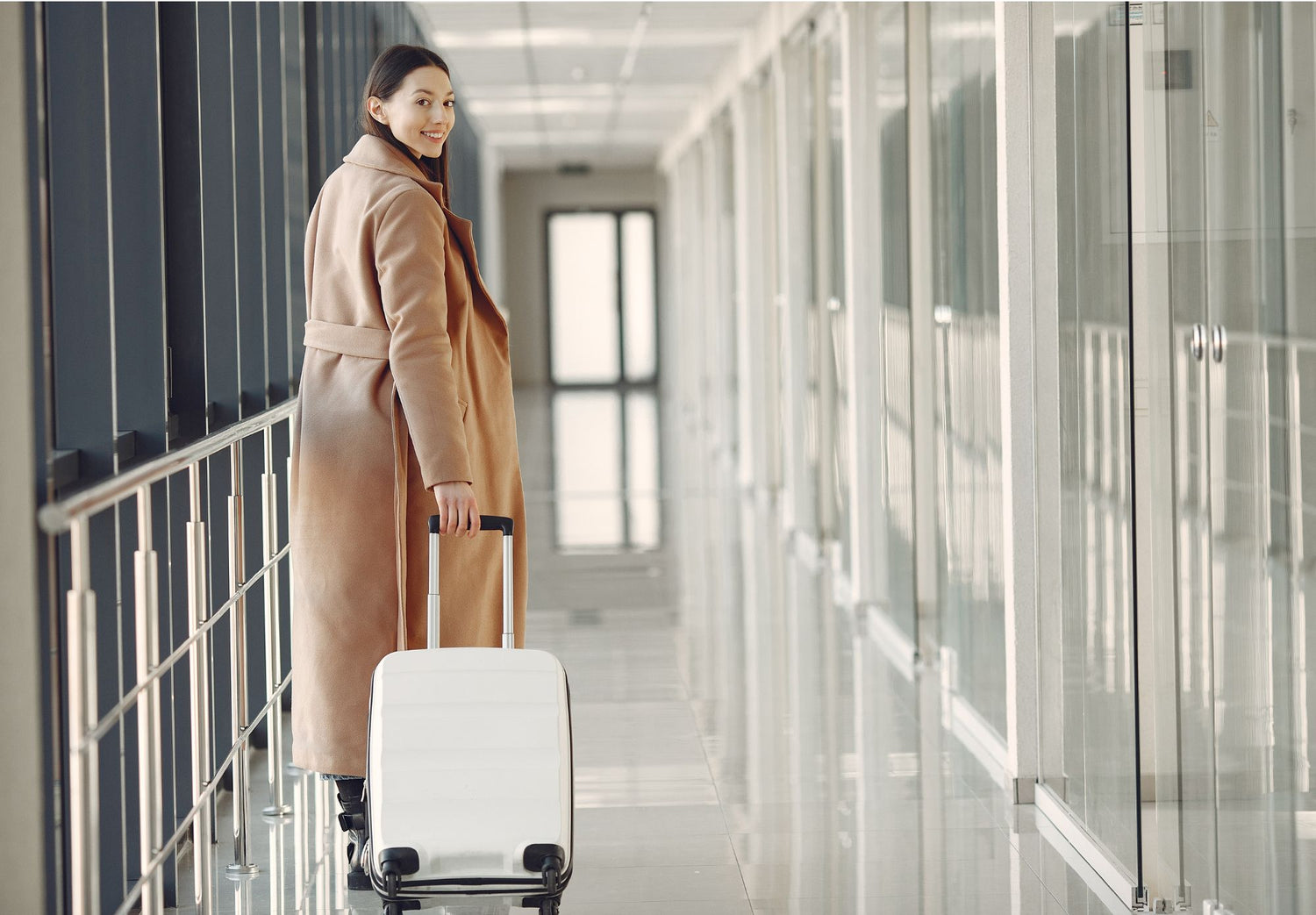 Fashionable Travel: Stylish and Comfortable Outfits for Jet-Setting Women