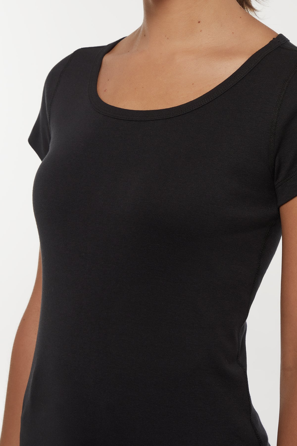Short Sleeve Round Neck Tee | Black