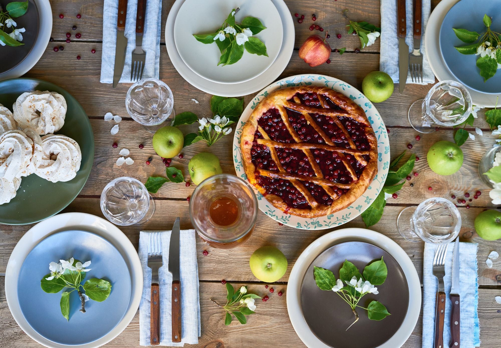 Woman's Guide to Springtime Entertaining – Three Dots