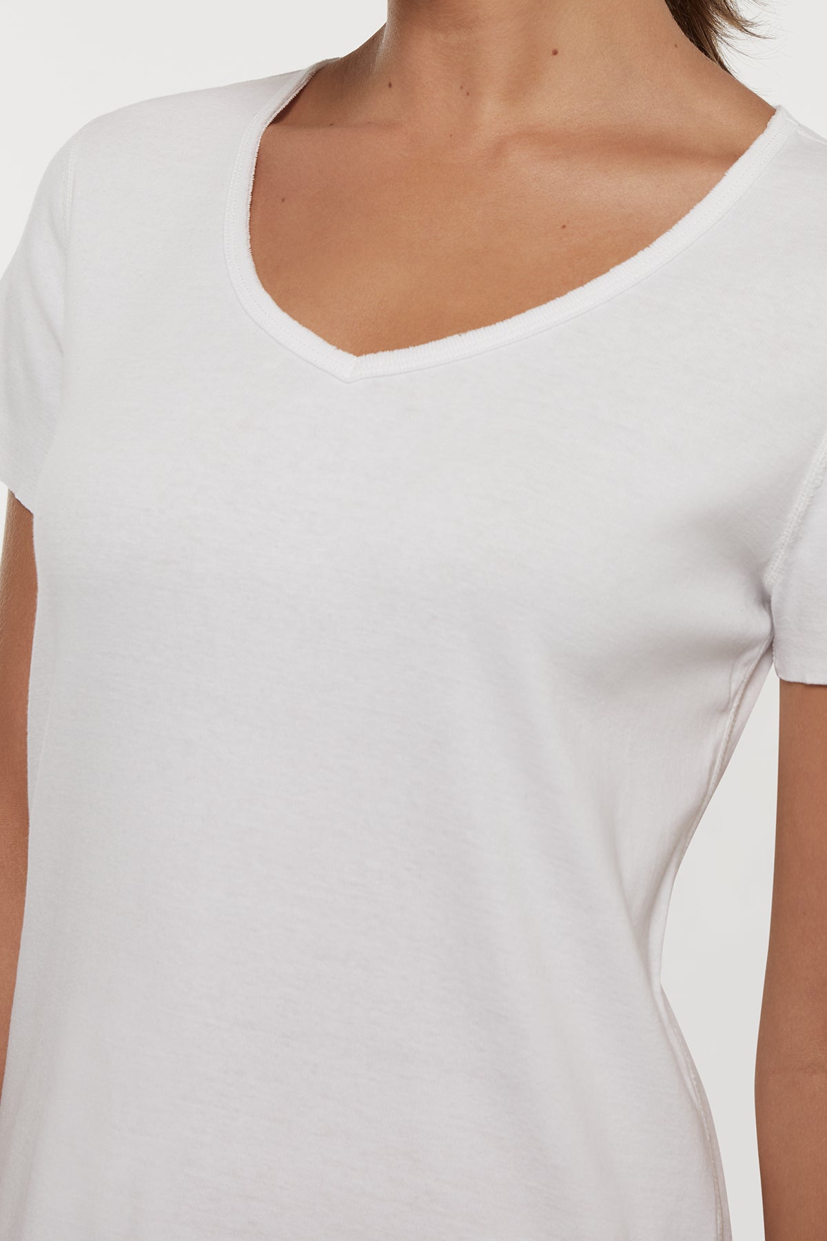 V-Neck Short Sleeve Tee | White – Three Dots